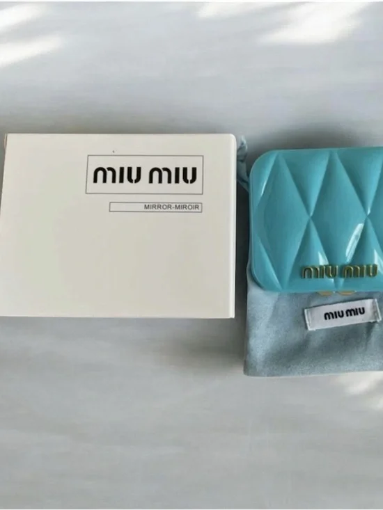 Miu Miu Turquoise Quilted Glossy Cosmetic Case with Gold Logo - Picture 3 of 4